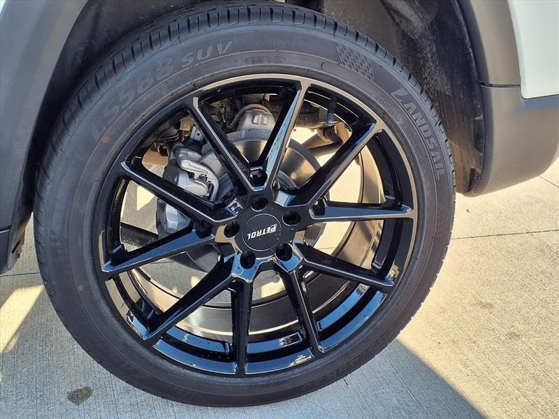 Used 2023 Jeep Compass LatitudeImage 9