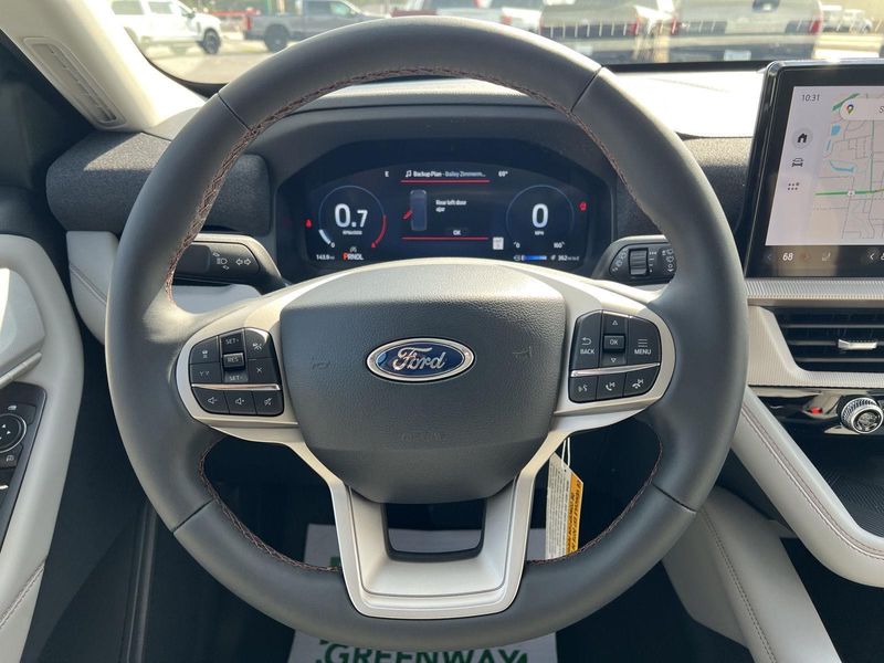 2025 Ford Explorer photo 22