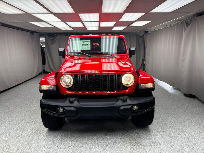 2024 Jeep Gladiator Nighthawk 4x4Image 6