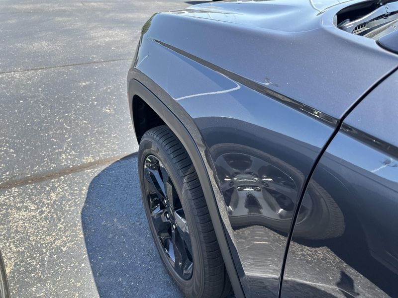 2025 Jeep Grand Cherokee L Sport photo 11