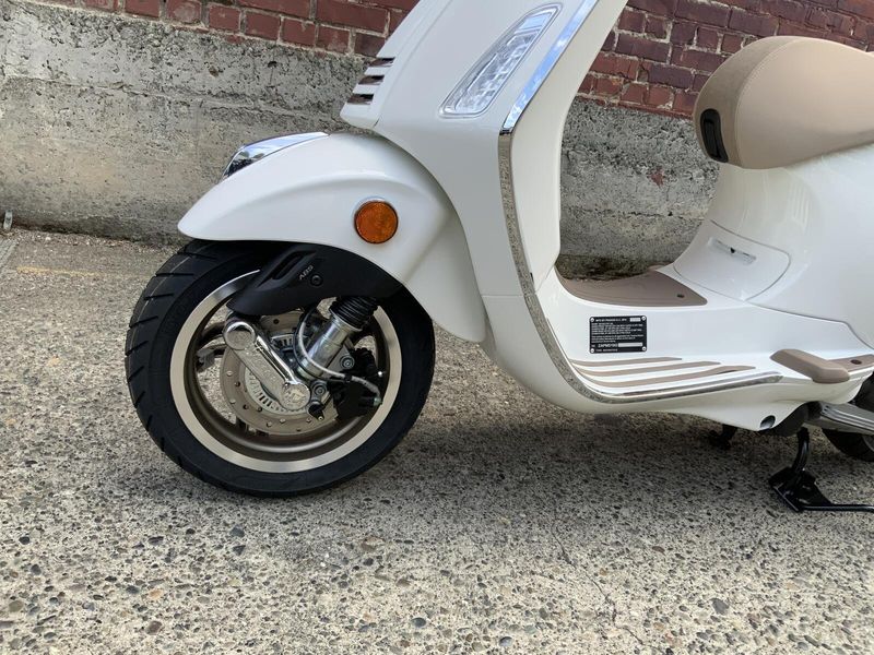 New 2027 Vespa PRIMAVERA 150 SPORT 