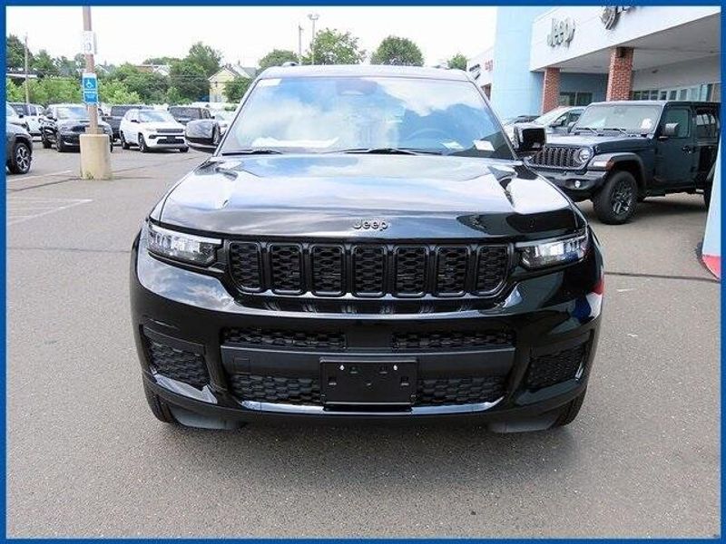 New 2025 Jeep Grand Cherokee Altitude XImage 2