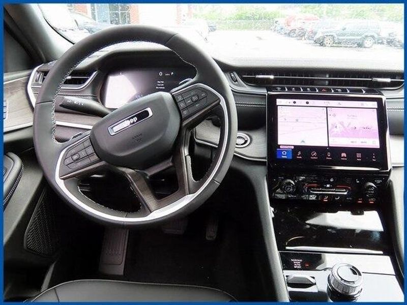 New 2025 Jeep Grand Cherokee LimitedImage 11