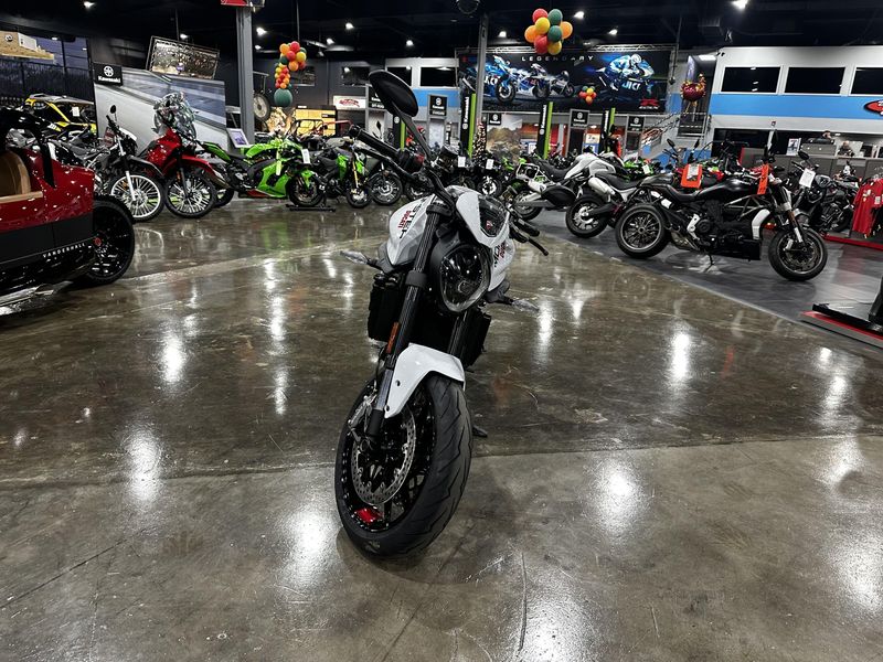2024 Ducati MONSTER PLUS Image 4
