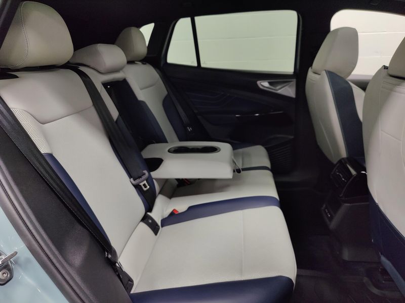 2024 Volkswagen ID.4 S w/Glass RoofImage 18