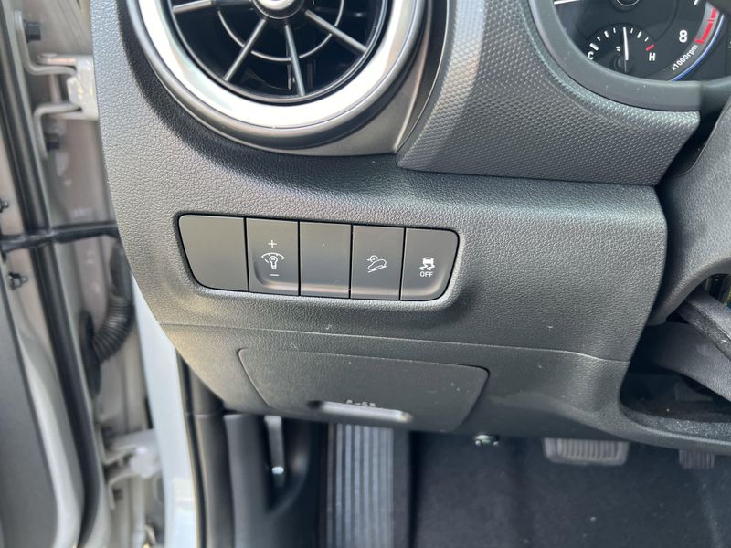 Used 2022 Hyundai Kona SEImage 12