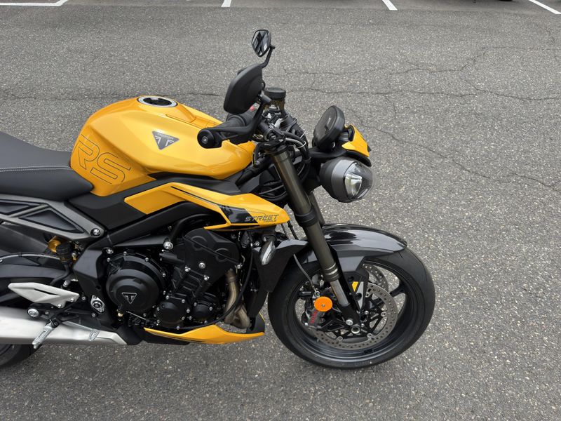 2025 Triumph Street Triple 765 RS - COSMIC YELLOW 