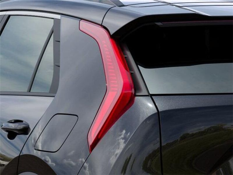 2025 Kia Niro LXImage 11