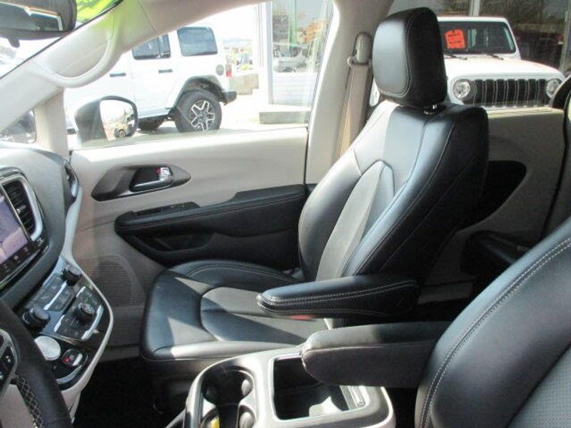 2023 Chrysler Pacifica Touring LImage 20