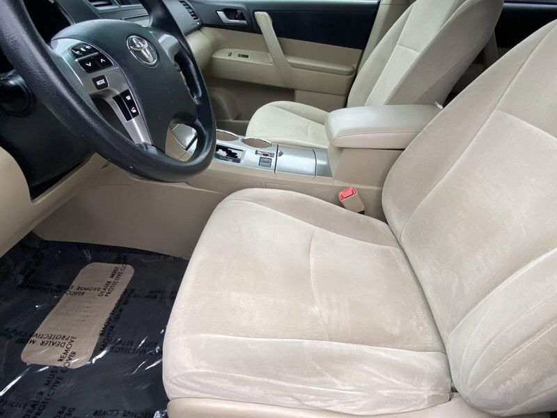 2012 Toyota Highlander BaseImage 19