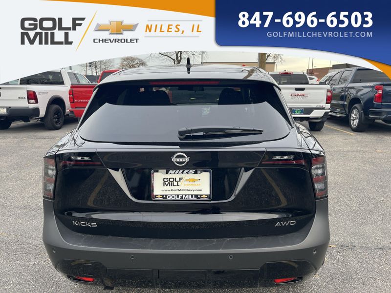 2025 Nissan Kicks SV photo 2