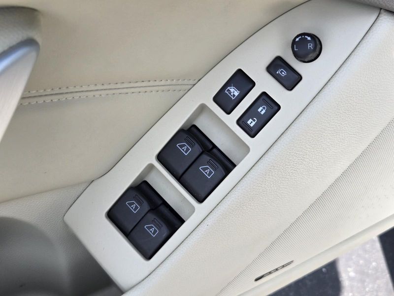 Used 2011 INFINITI G37 2dr Base