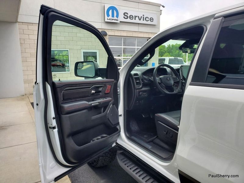 New 2026 RAM 1500 Rho Crew Cab 4x4 5'7' Box