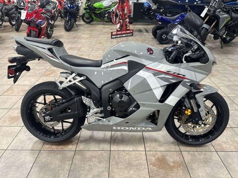 New 2026 Honda CBR600RR Image 18