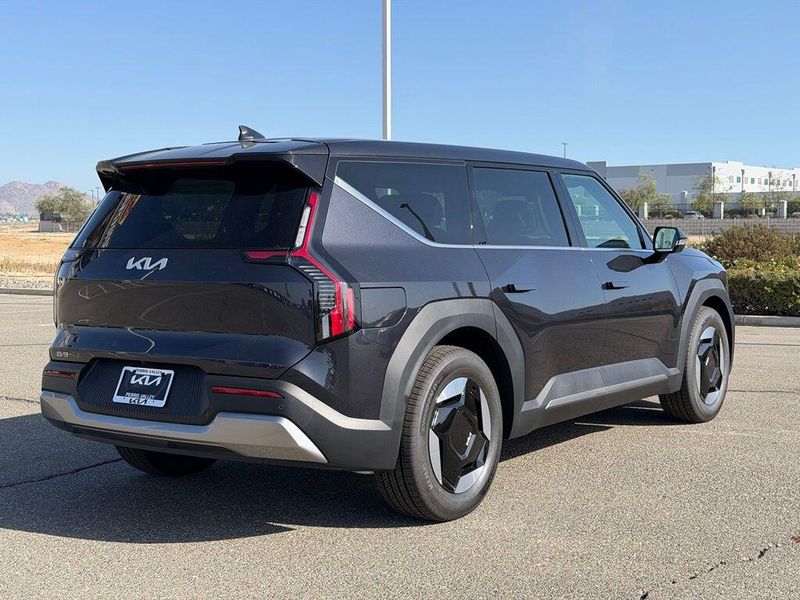 New 2026 Kia EV9 Light Long RangeImage 7