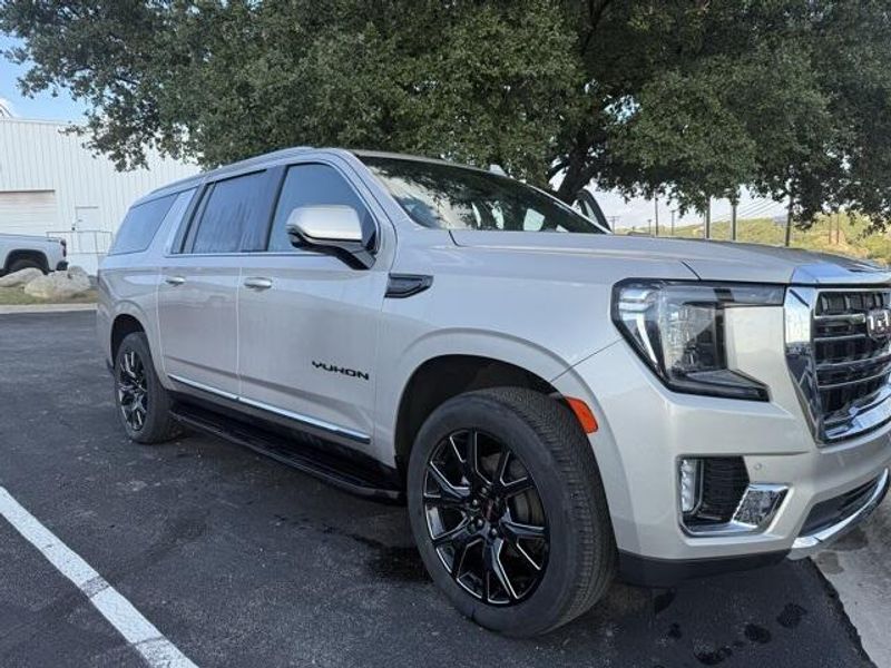 2023 Gmc Yukon XL SLT photo 10