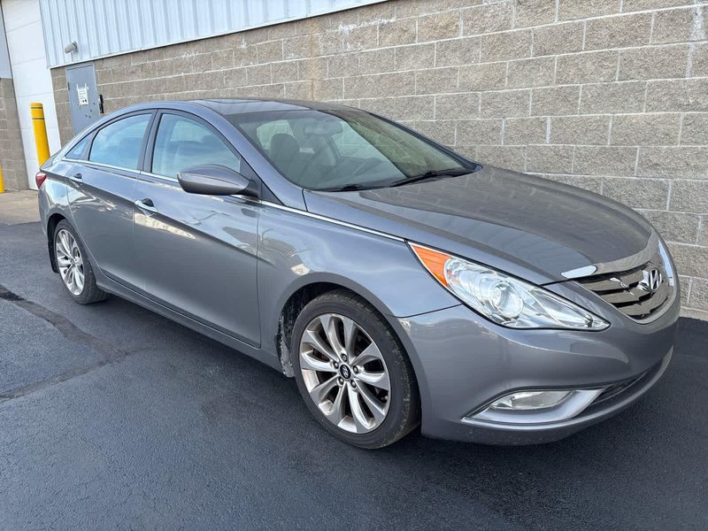 2013 Hyundai Sonata SE photo 2