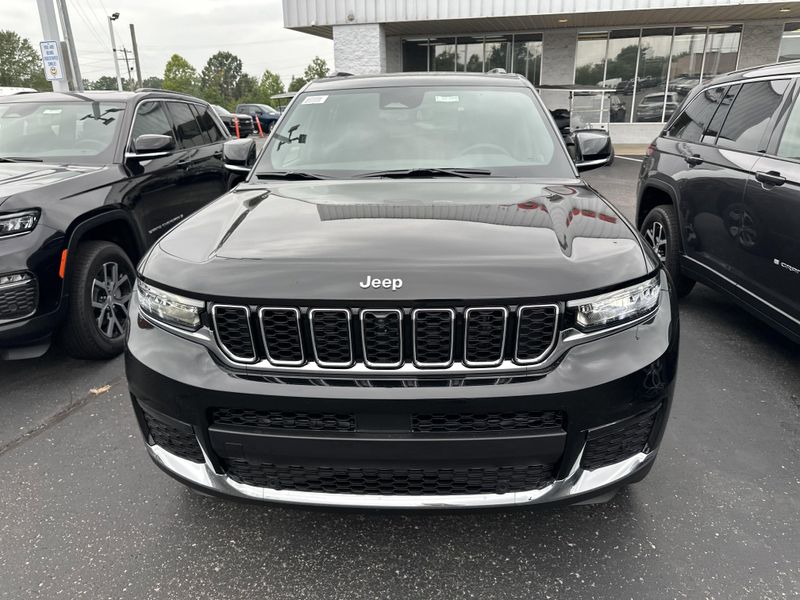 New 2025 Jeep Grand Cherokee L Limited 4x4Image 2