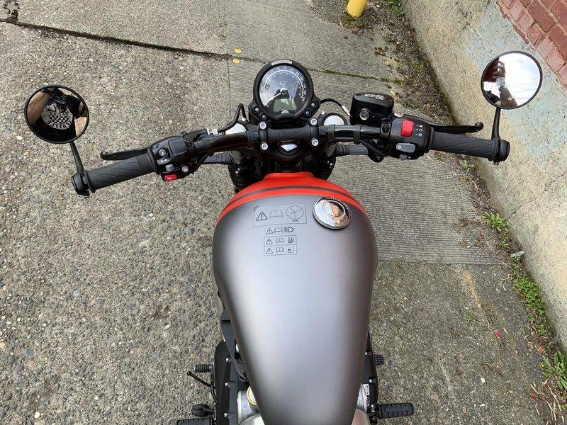 2025 Triumph Bonneville Bobber