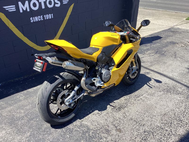 New 2027 Ducati PANIGALE V2S 