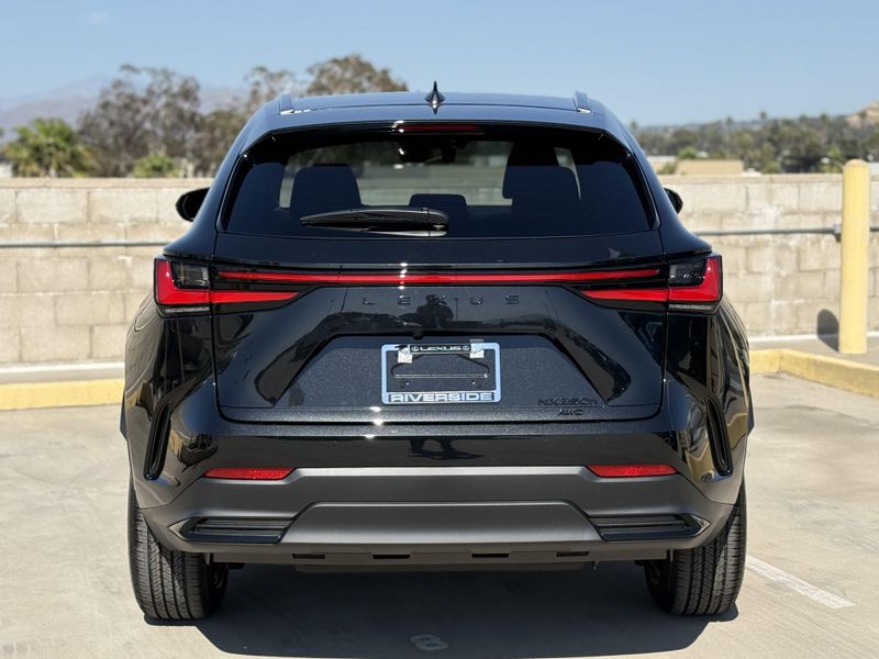 2025 Lexus NX 350h PremiumImage 11