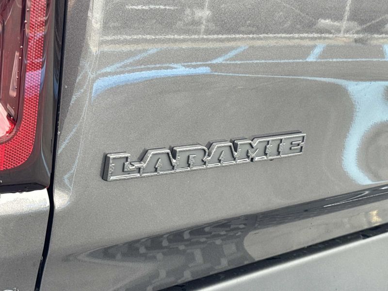 New 2026 RAM 1500 Laramie Crew Cab 4x2 5'7' Box