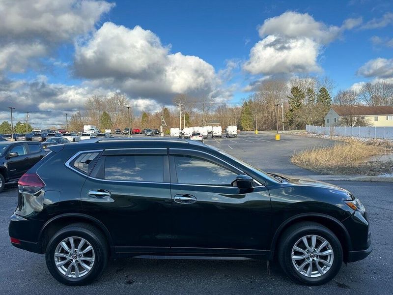 2020 Nissan Rogue SVImage 11