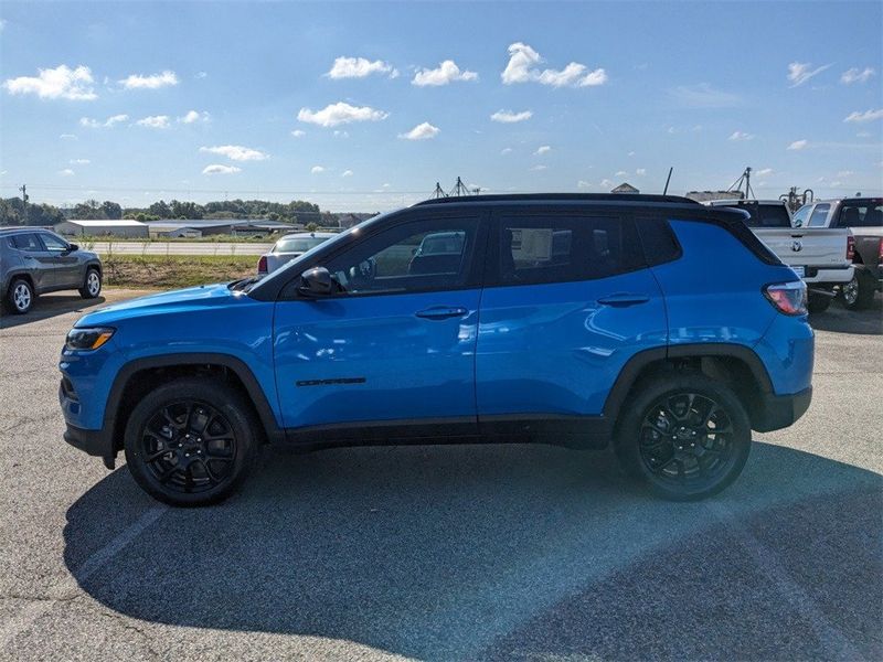 2023 Jeep Compass Altitude 4x4 in a Laser Blue Pearl Coat exterior color and Blackinterior. South Georgia CDJR 229-443-1466 southgeorgiacdjr.com 