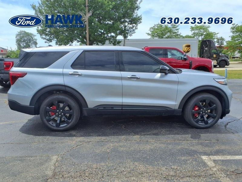 2022 Ford Explorer ST photo 8