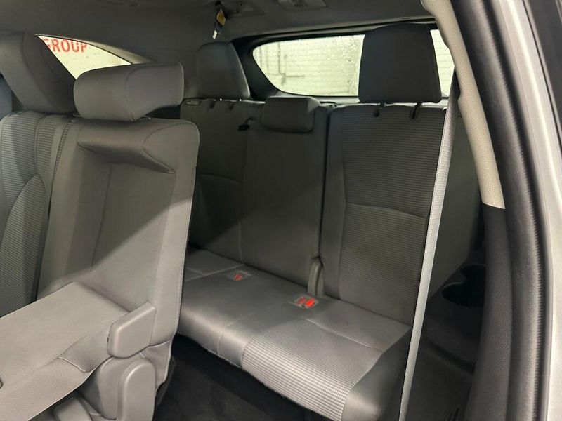 2022 Toyota Highlander LEImage 25