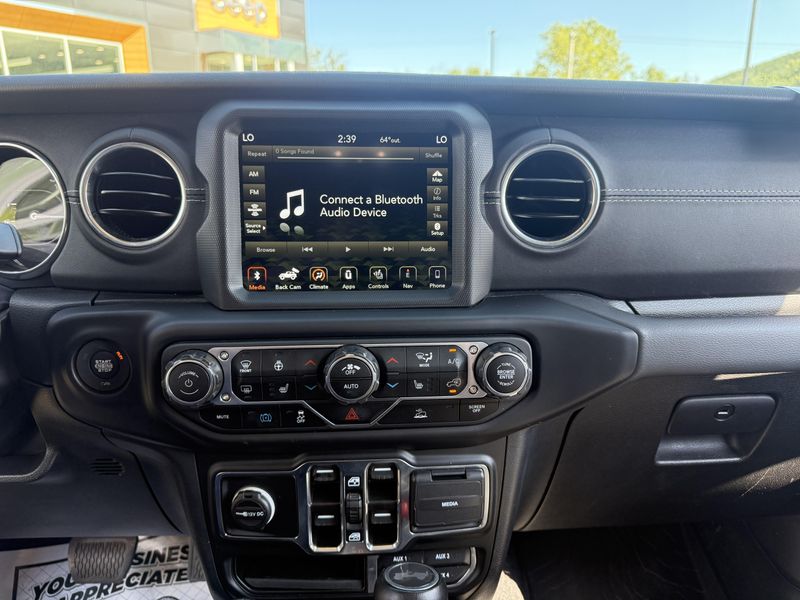 2023 Jeep Wrangler Sahara 4xe photo 14