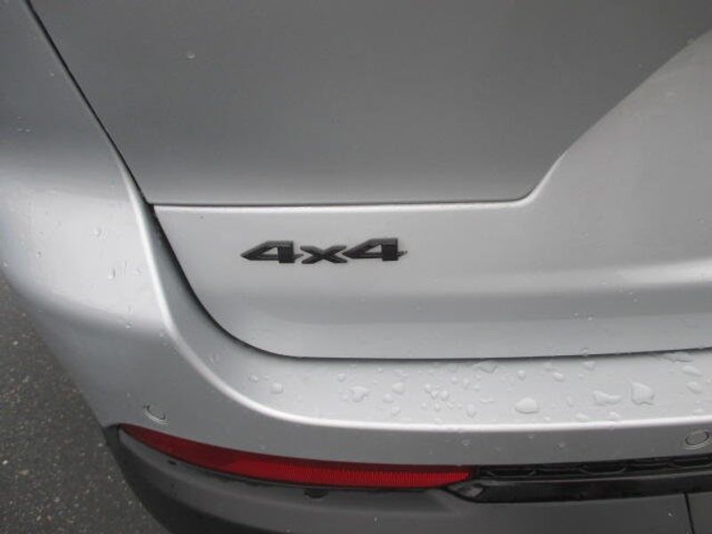 Used 2024 Jeep Grand Cherokee L AltitudeImage 11