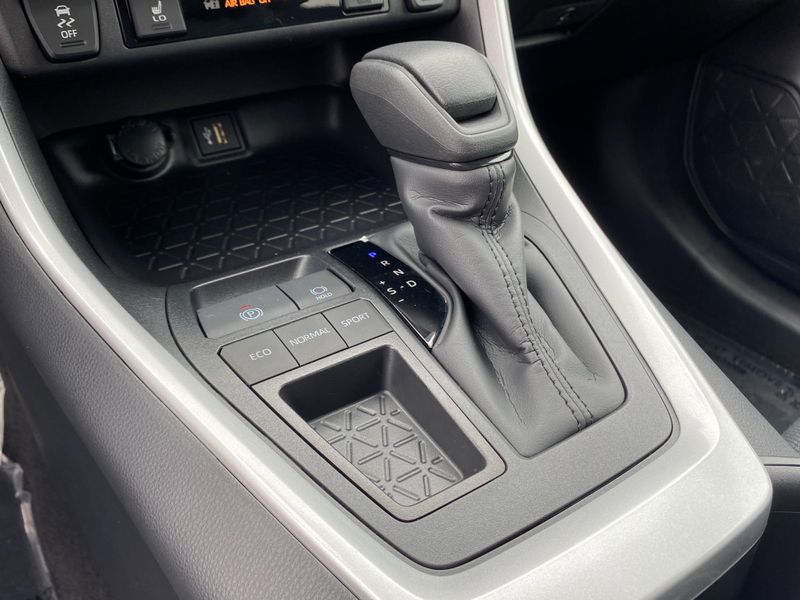 2025 Toyota RAV4 XLEImage 18