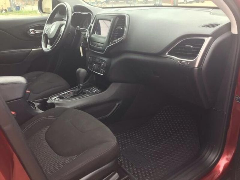 Used 2019 Jeep Cherokee LatitudeImage 17
