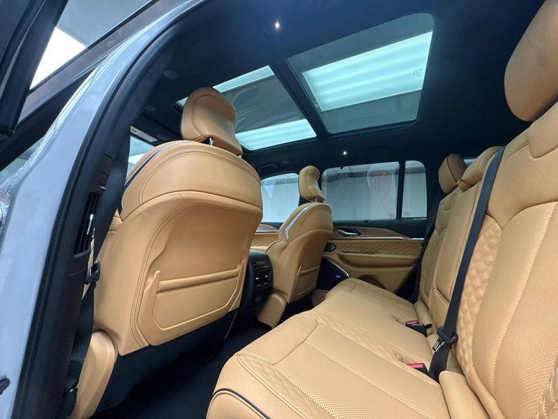 2025 Jeep Grand Cherokee Summit Reserve 4x4Image 20