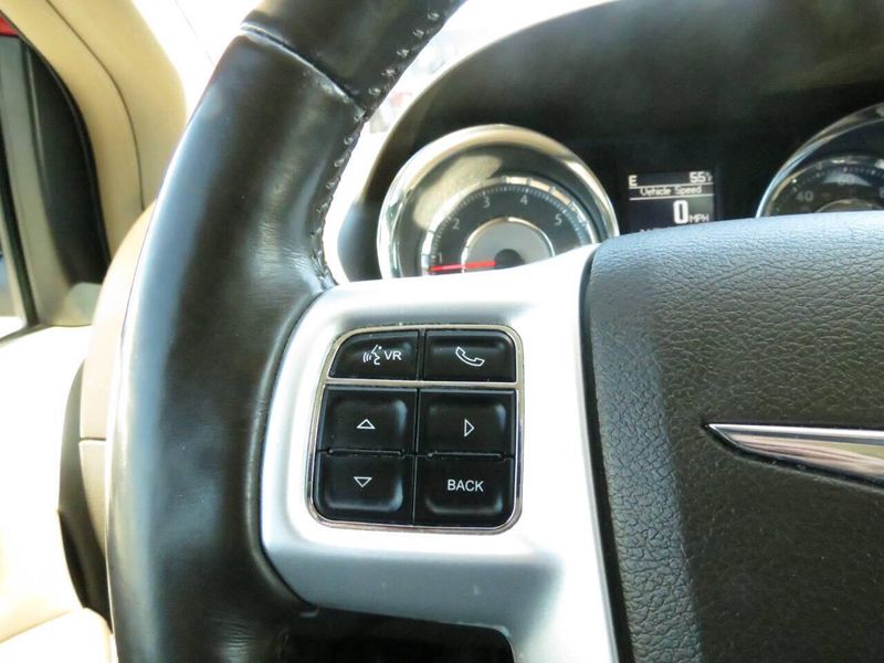 Used 2015 Chrysler Town & Country Touring L 4dr Mini VanImage 14