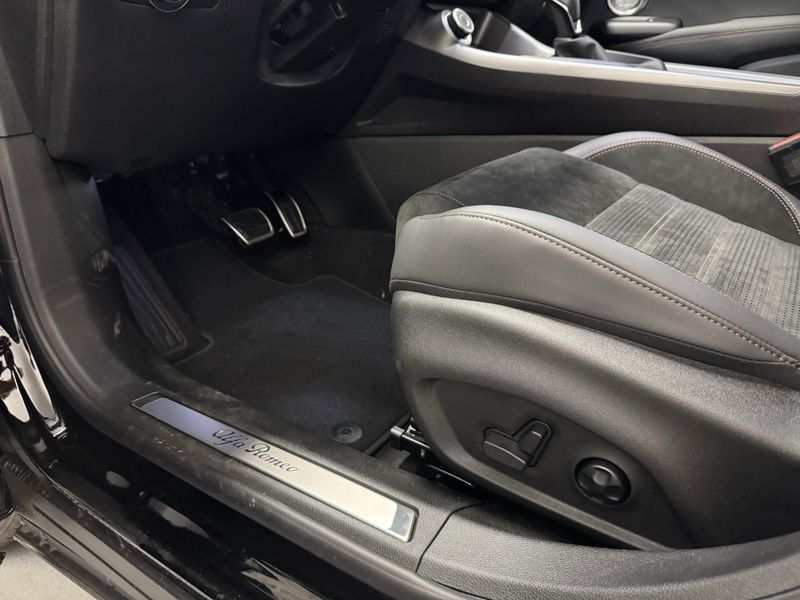 New 2025 Alfa Romeo Tonale Intensa Hybrid EawdImage 6