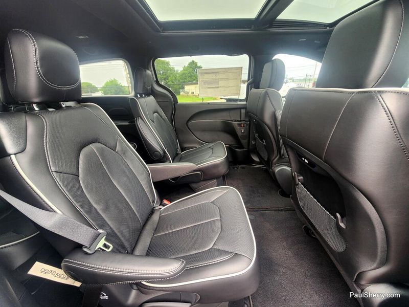 New 2027 Chrysler Pacifica Limited