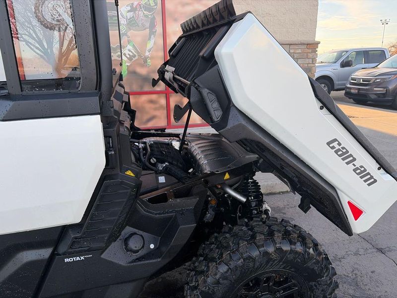 New 2026 Can-Am DEF LTD HD11 