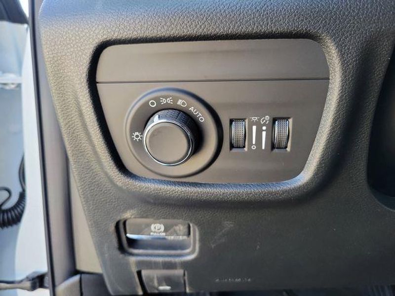 New 2026 Jeep Grand Cherokee Laredo Altitude 4x4