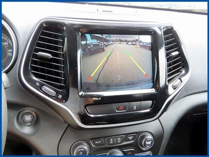 2022 Jeep Cherokee LimitedImage 18