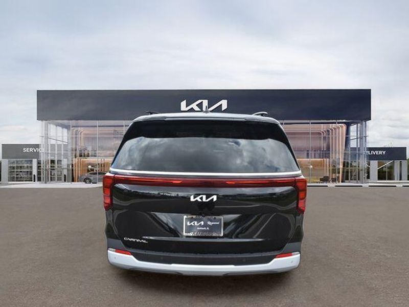 New 2026 Kia Carnival EXImage 5