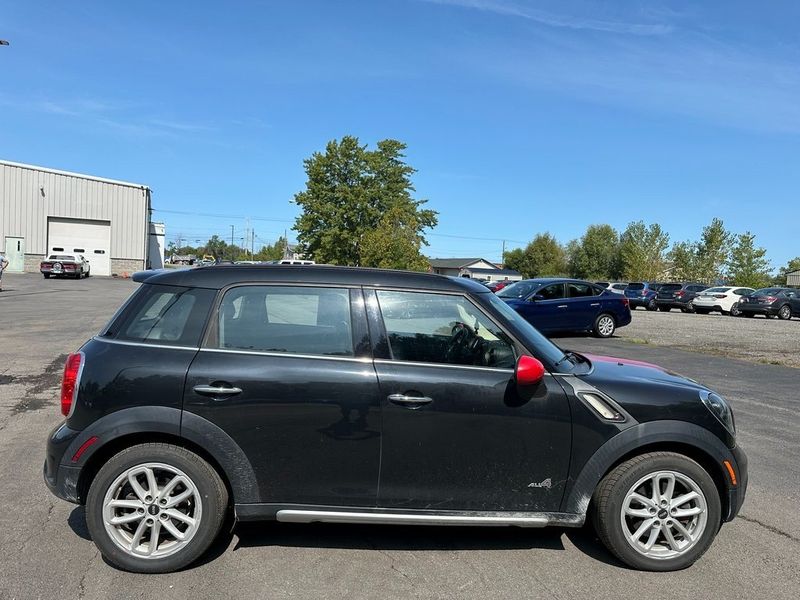 2016 MINI Countryman BaseImage 10