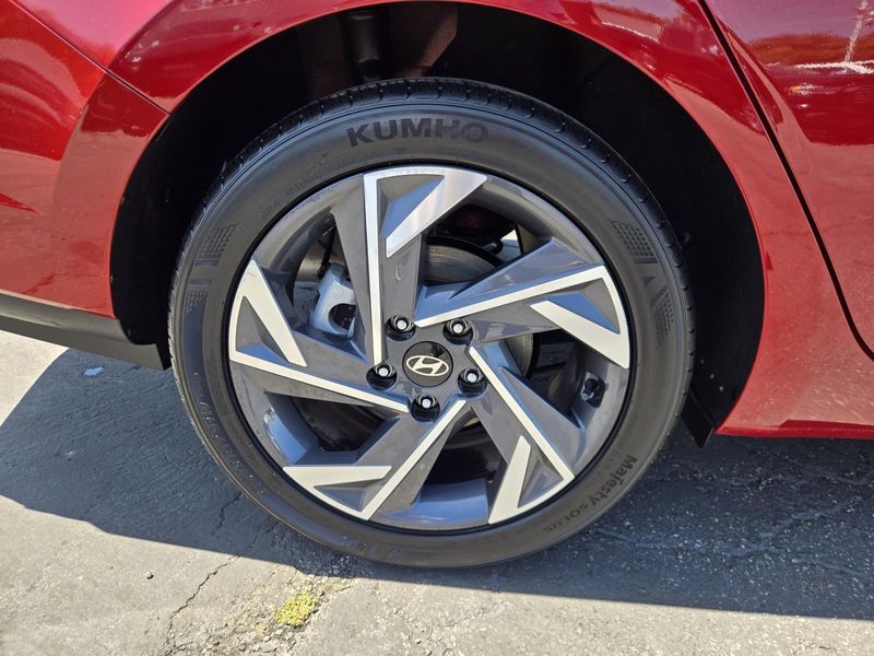 Used 2025 Hyundai Elantra SEL Sport IVT