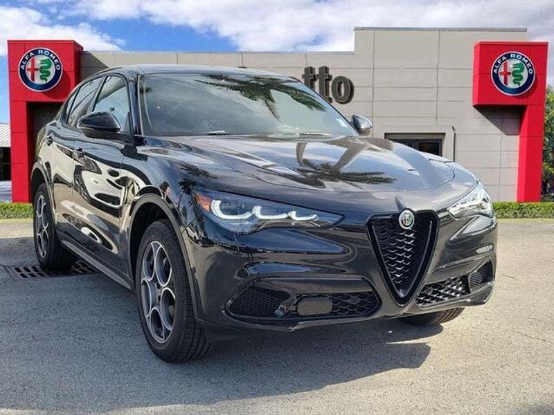 2025 Alfa Romeo Stelvio Sprint Base photo 3