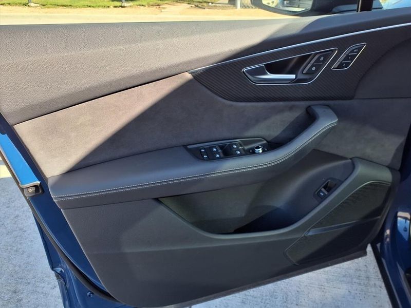 Used 2025 Audi SQ7 PrestigeImage 19