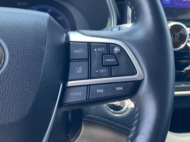 Used 2023 Toyota Highlander PlatinumImage 29