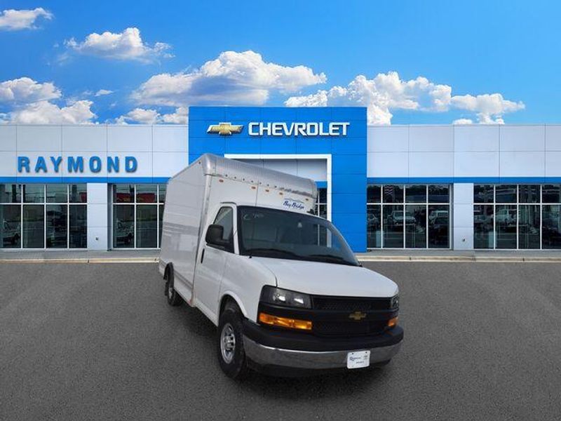 New 2025 Chevrolet Express 3500 Work VanImage 10