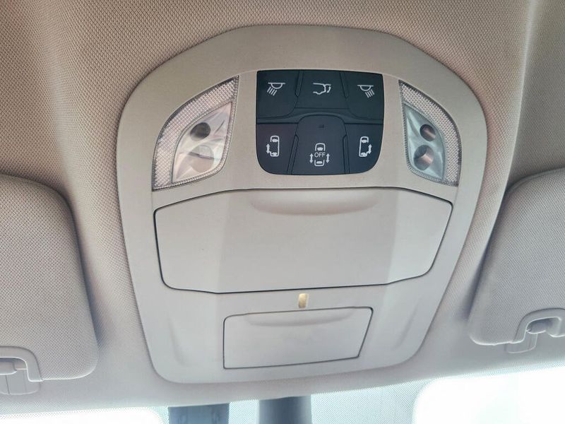 Used 2023 Chrysler Pacifica Touring L