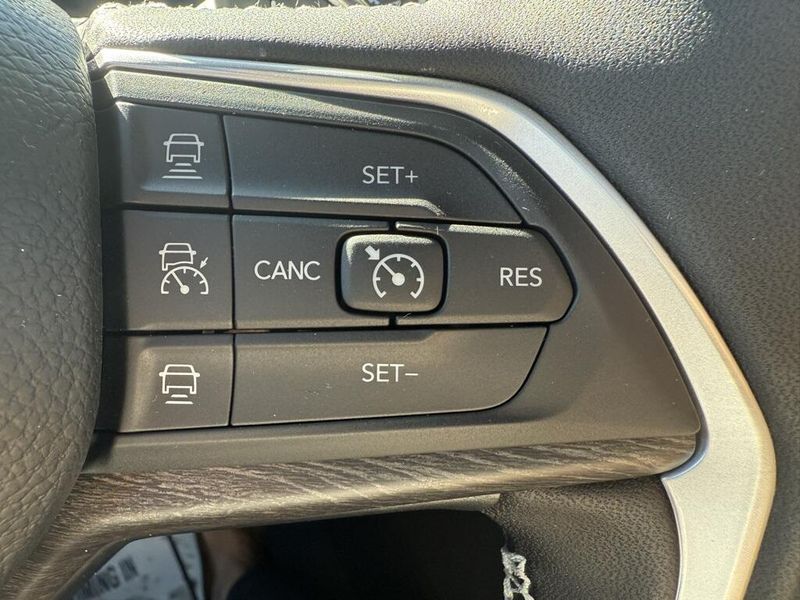 2025 Jeep Grand Cherokee Limited photo 14